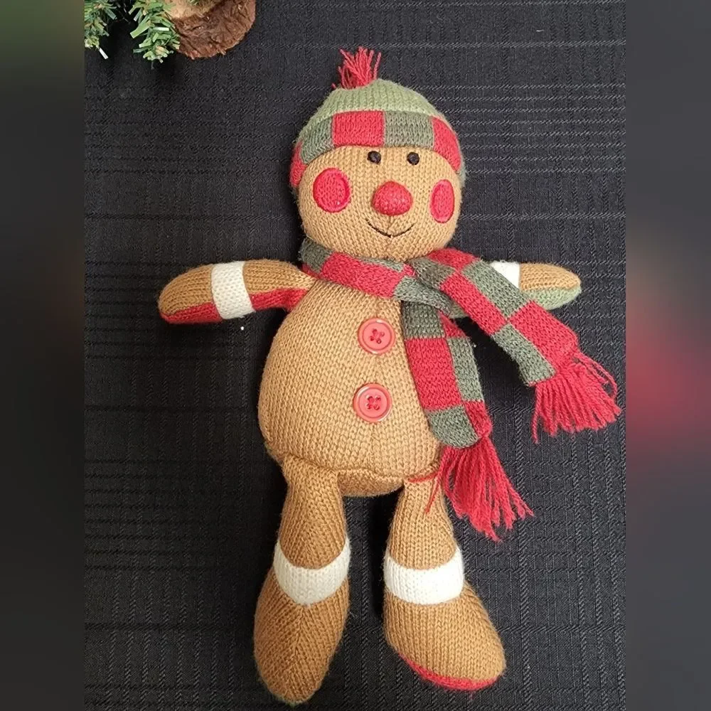 Gingerbread Man Plush Toy/Holiday Decor With Hat & Scarf Target 2011 Knit Toy